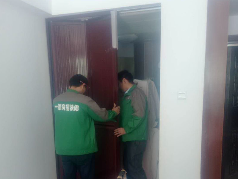 鄭州專業(yè)房屋維修公司哪家口碑好，鄭州門(mén)框踹壞了要修多少錢(qián)
