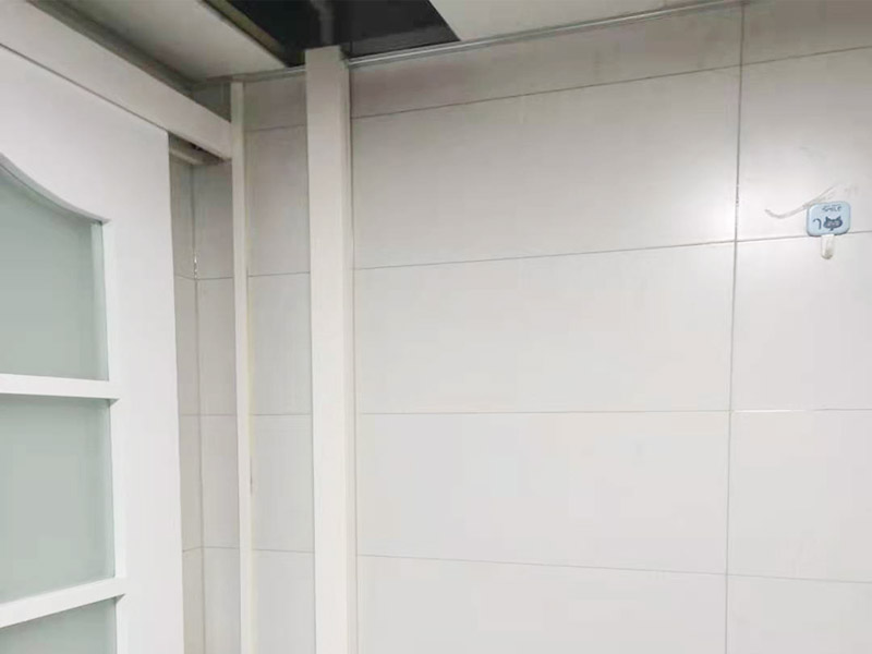 明管安裝維修：第一步是測量，確定線管和一級(jí)配電箱的固定點(diǎn)位。第二步是加工我們所需要的線管。第三步是線管的安裝和固定。第四步是管路進(jìn)入線盒或者是線盒。