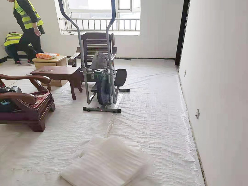 木地板有小坑應(yīng)該怎么處理，熱脹冷縮讓地板恢復(fù)平整，木地板維修公司