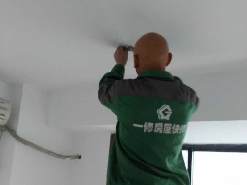 福州房頂漏水可以自己修補嗎，福州房頂漏水維修價格