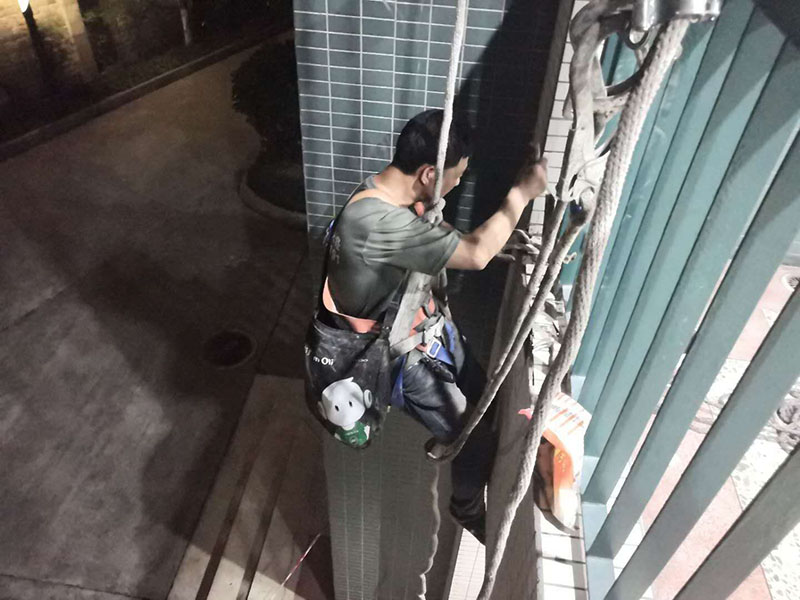哪里能找到成都做防水的師傅聯(lián)系方式？三個辦法總有一個適合你