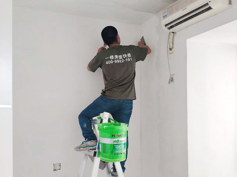 房子墻潮濕墻壁脫落怎么處理，武漢修墻師傅告訴你怎么弄
