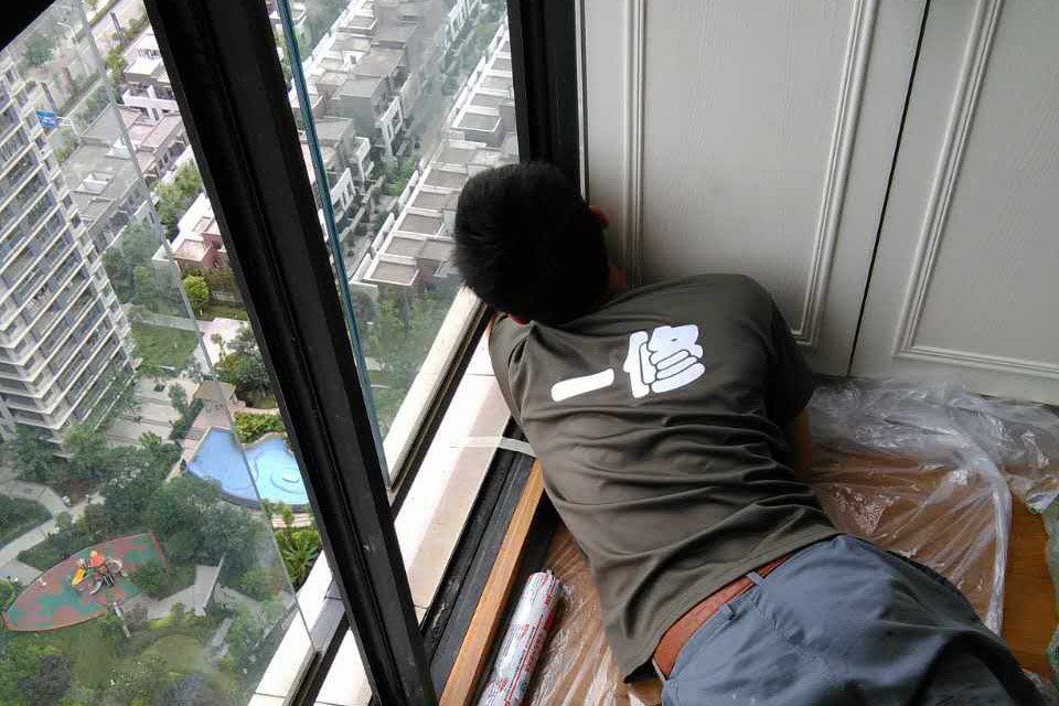 雨季窗戶漏水頭疼無比？來看看專業(yè)師傅