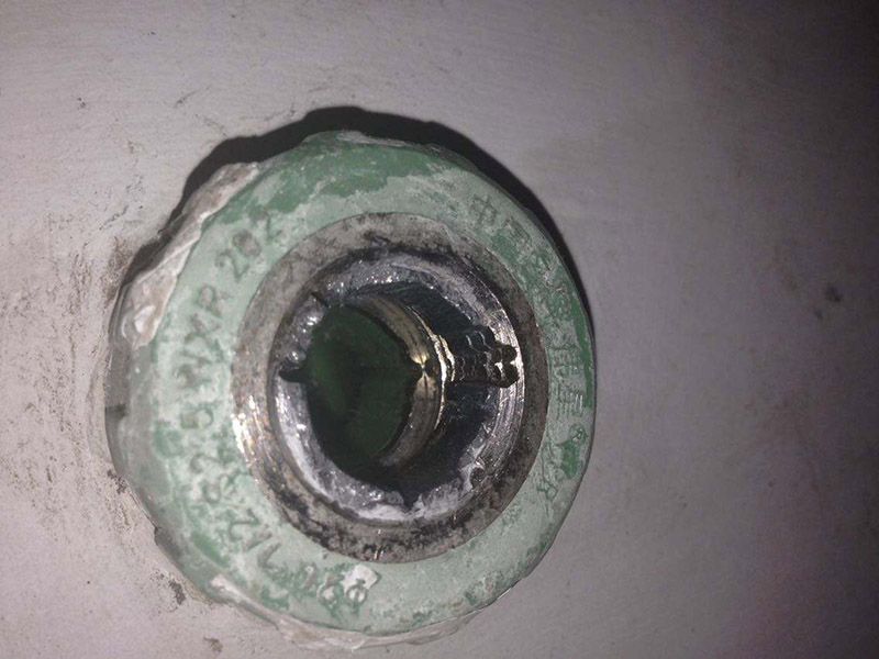 水龍頭斷在水管里如何輕松拿出，簡單粗