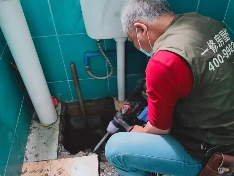 衛(wèi)生間漏水導致樓下滴水，房子衛(wèi)生間漏