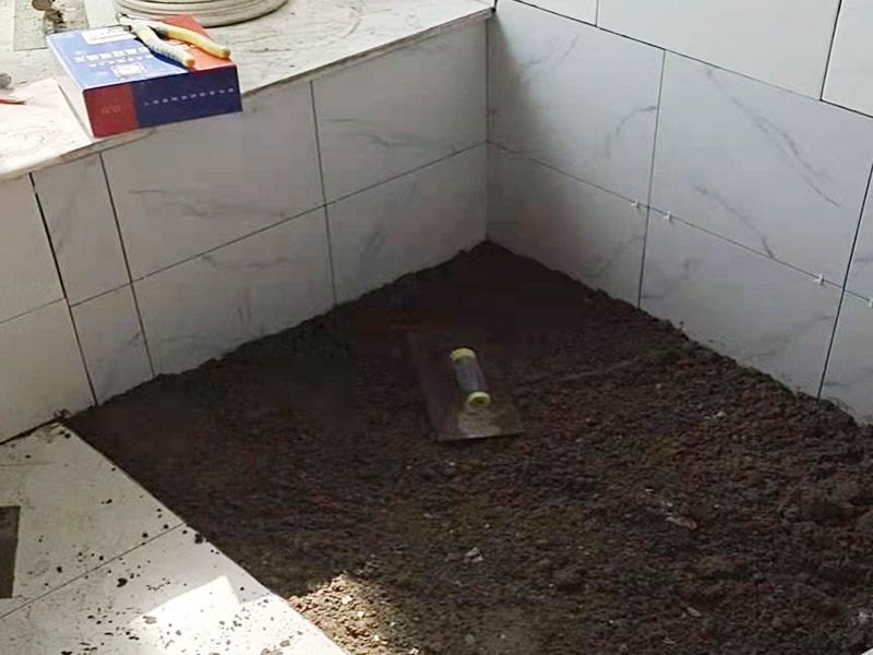 才裝修好2年的房子，衛(wèi)生間地磚漏水怎