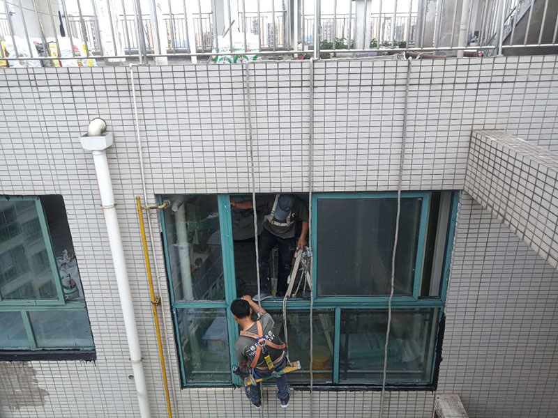 修窗戶上門服務(wù)電話哪里找，聯(lián)系物業(yè)過
