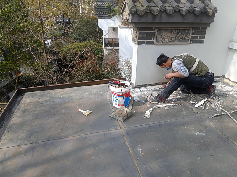重慶｜8年前的老房屋頂漏水，維修師傅