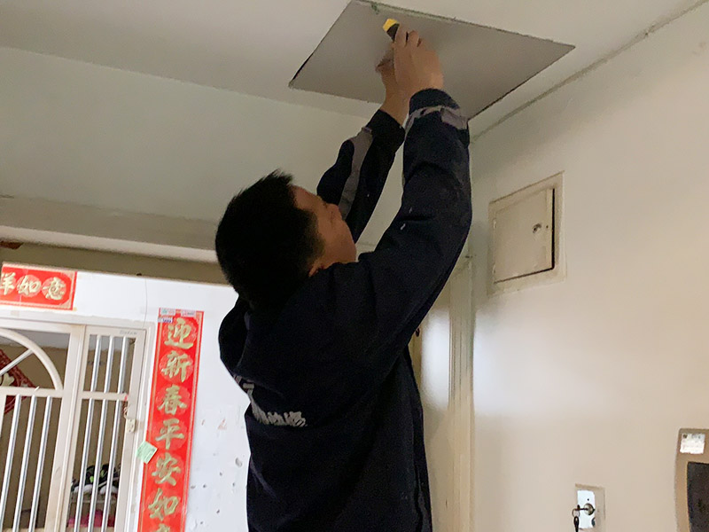 廣州屋頂鋁扣板翻新，白色變黃了如何處