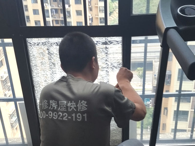 高層雙層玻璃碎了更換費(fèi)用？